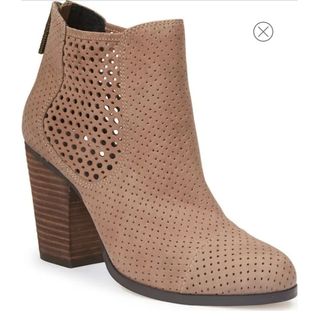 ADAM TUCKER  by me too Suede Ankle Boots